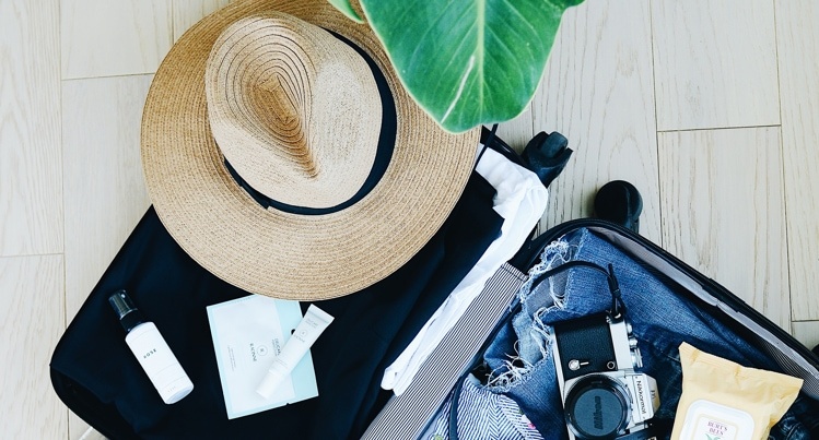 diazcooper-homepage-749x403-luggage-01